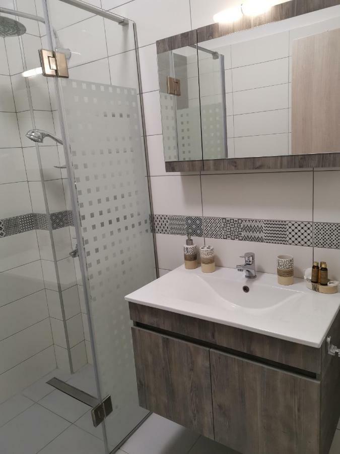 Mango Apartment Nikíti Eksteriør bilde